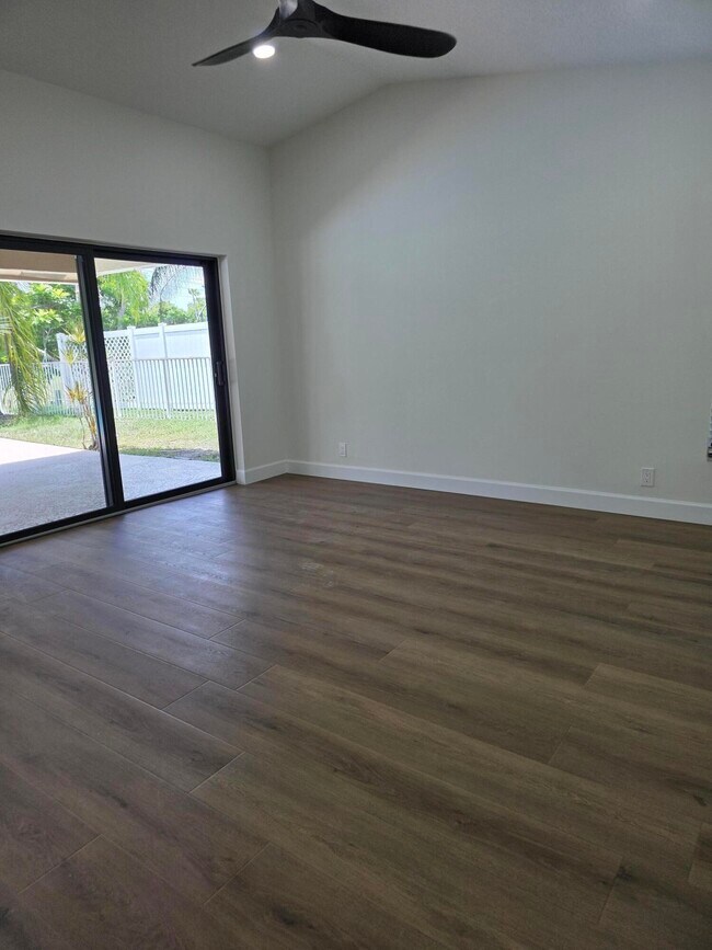 Building Photo - 11354 Island Lakes Ln