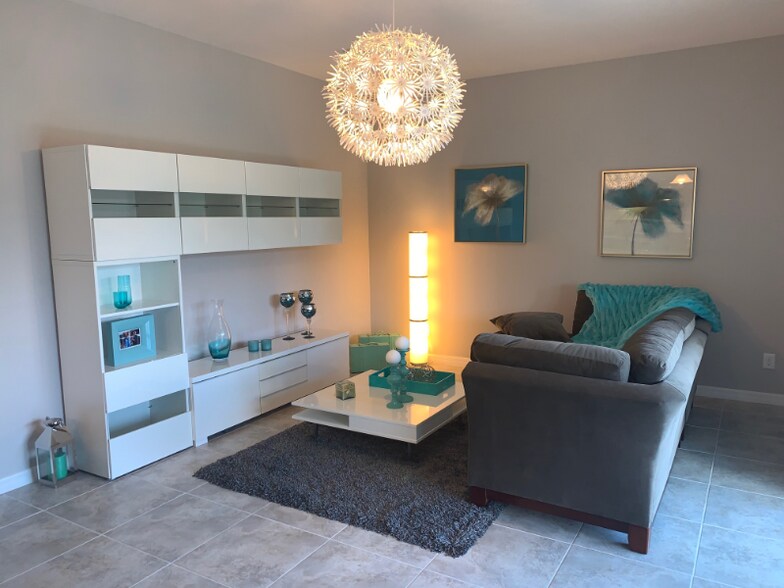 Building Photo - 4845 Maple Park St