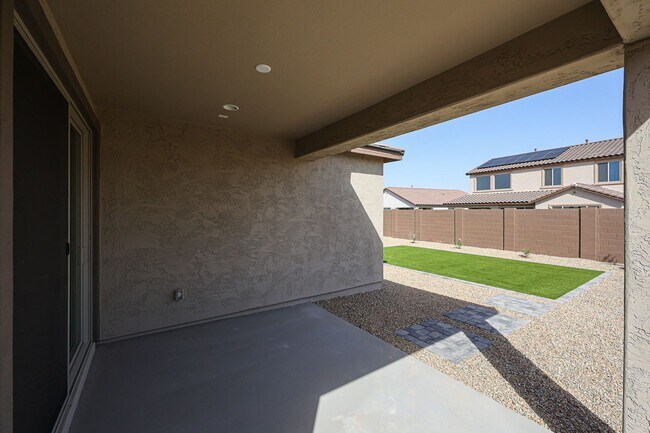 Building Photo - 3 bedroom + Den in Asante community