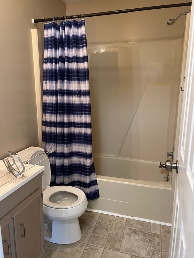 Building Photo - Hillbilly Private Drive