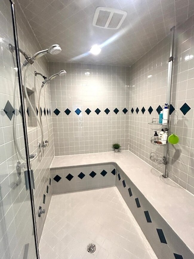 Building Photo - AVAILABLE May 1- 0CT 31ST .FURNISHED/SEASONAL.  3/2 POOL HOME IN ROSEDALE!