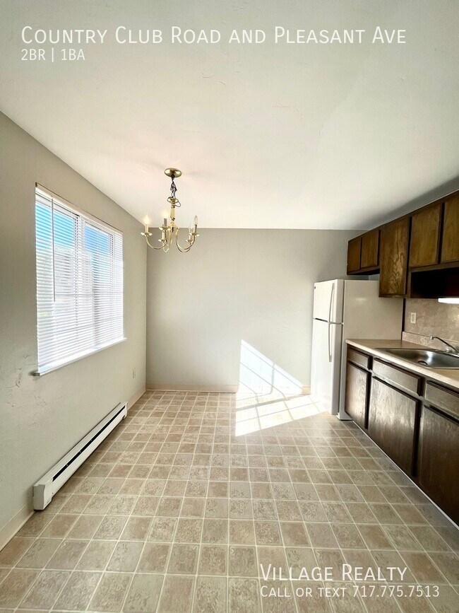 Building Photo - 605 Country Club Rd