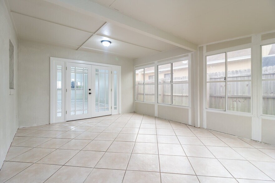 Building Photo - 1067 Manigan Ave