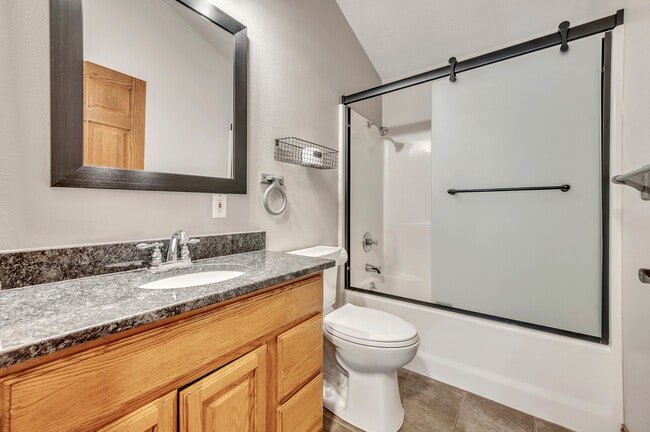 Building Photo - 2803 Sportsmans Dr