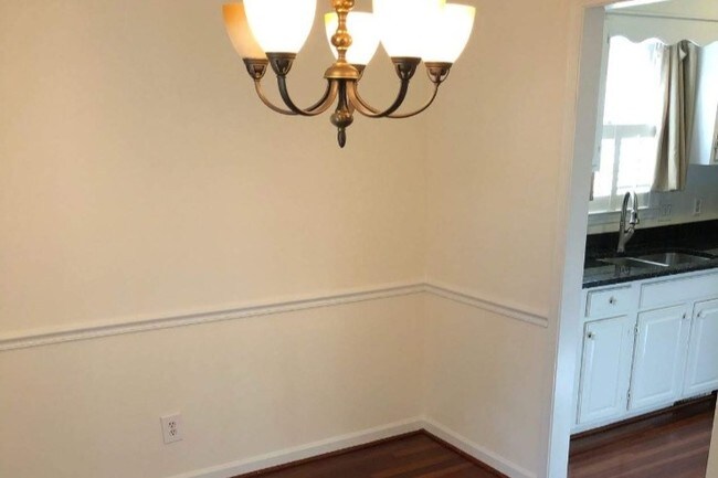 Building Photo - 421 Ravenel St