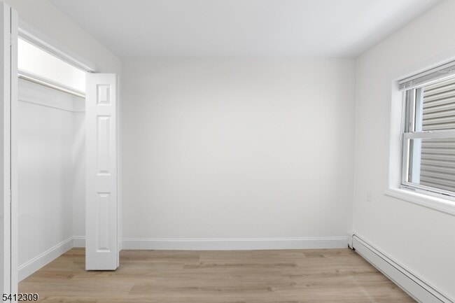 Building Photo - 676 Chestnut St