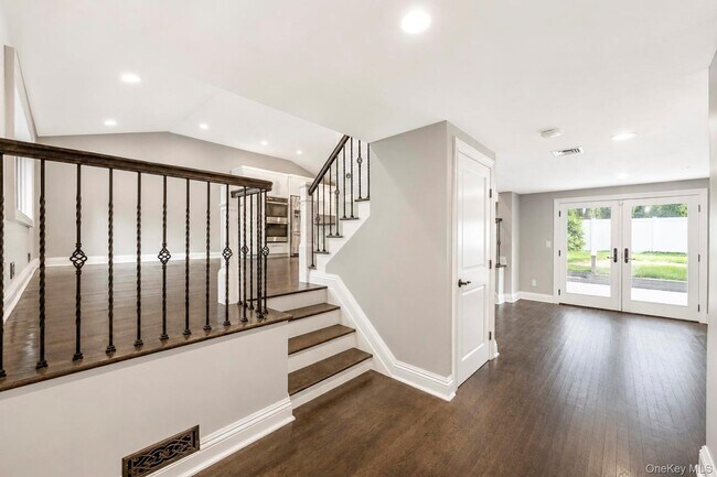 Building Photo - 18 Catherwood Crescent