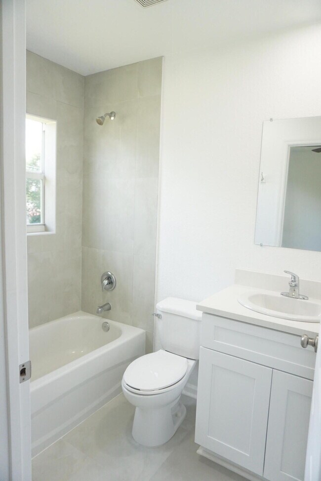 Building Photo - 1181 W 28th St