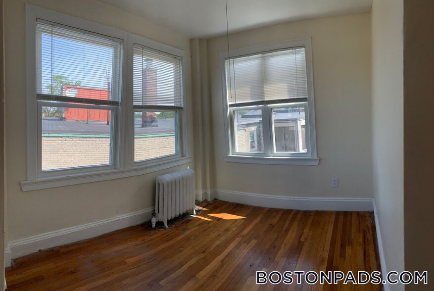 Building Photo - 244 Kelton St