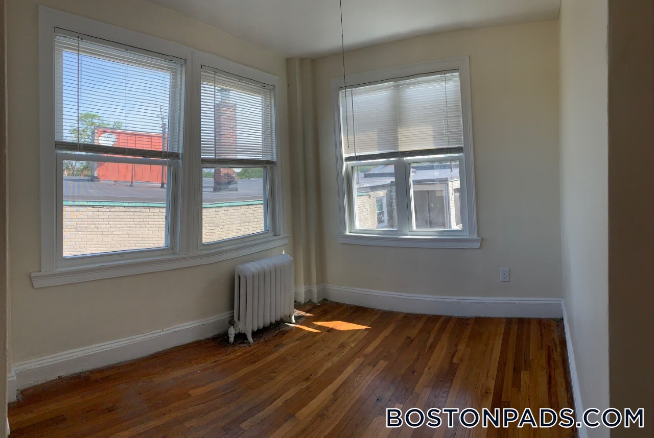 Building Photo - 244 Kelton St