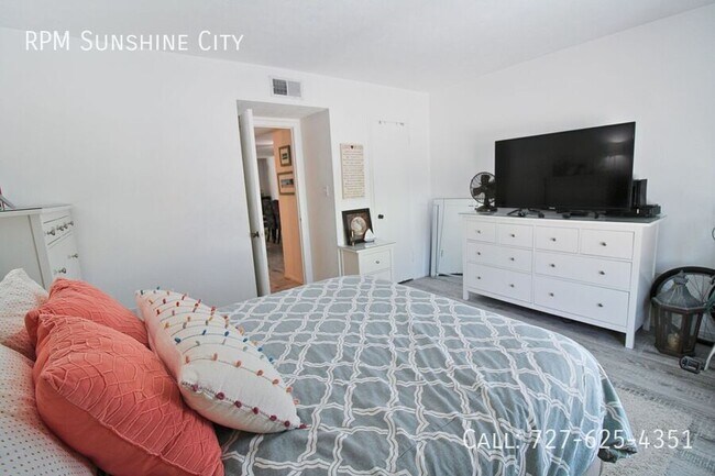 Building Photo - 3747 42nd Way S