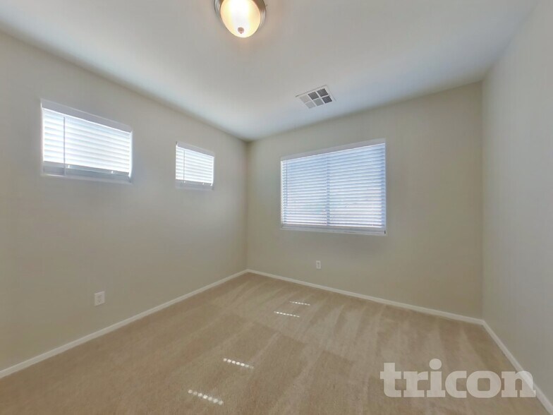 Building Photo - 11418 W Mountain View Dr