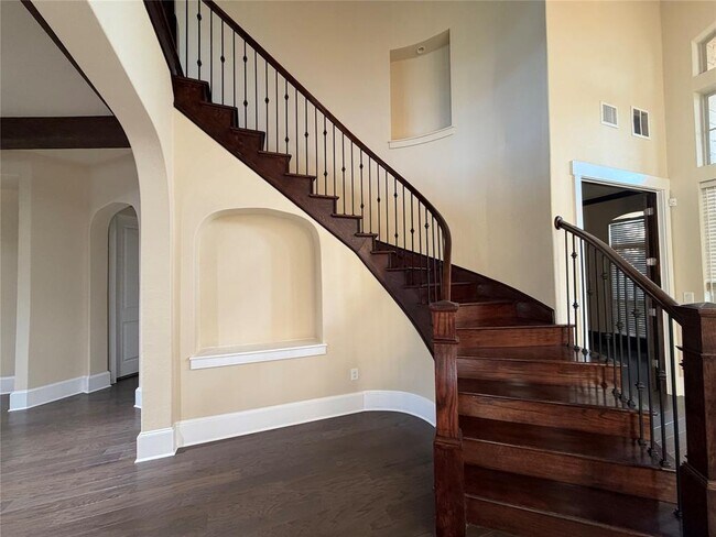 Building Photo - 5449 Diamante Dr