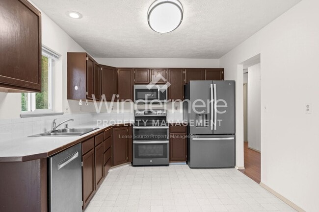 Building Photo - 4-Bedroom 2 Full Bath Home In The Valley -...
