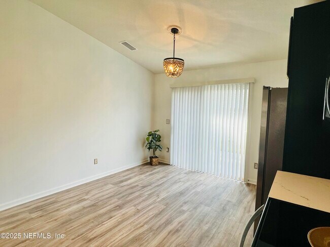 Building Photo - 469 Monet Ave