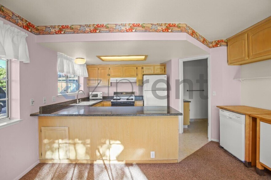 Building Photo - Unit