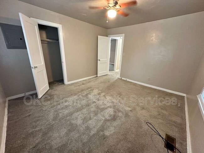 Building Photo - 1216 NE 42nd St