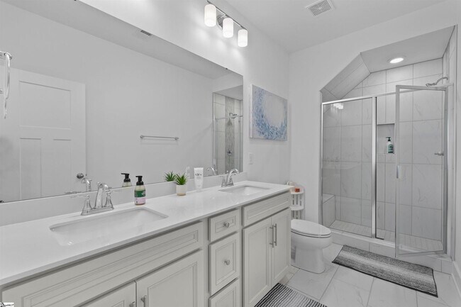 Building Photo - Wonderful Short-Term Furnished Townhome Cl...