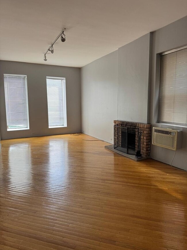 Building Photo - 2130 N Halsted St
