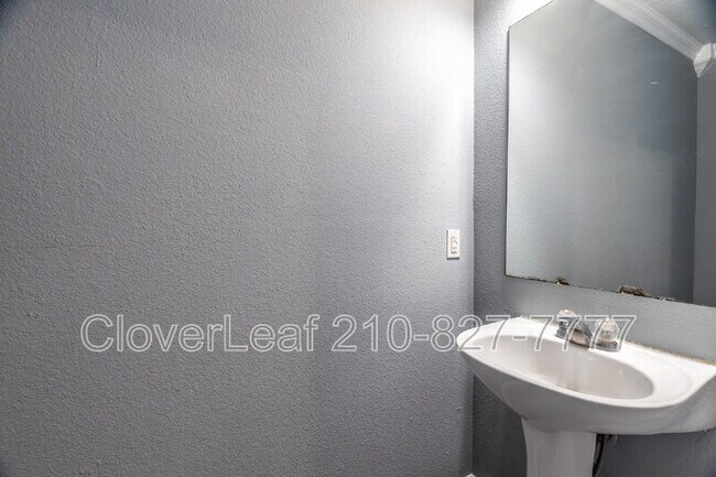 Building Photo - 5818 Sherbrooke Oak