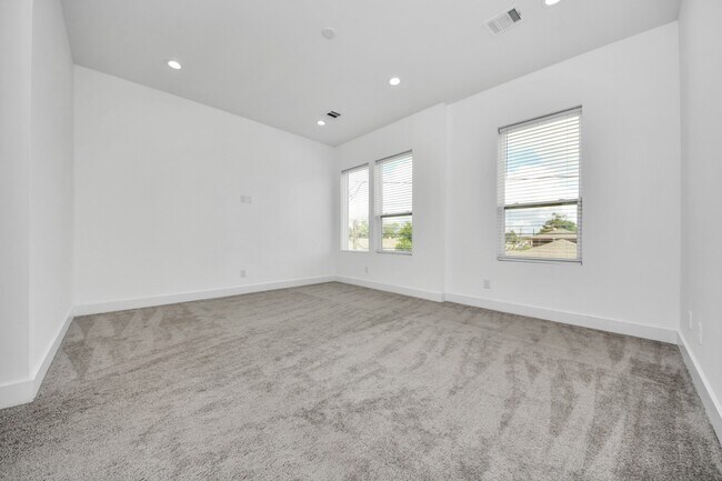 Building Photo - 5402 Margarita St