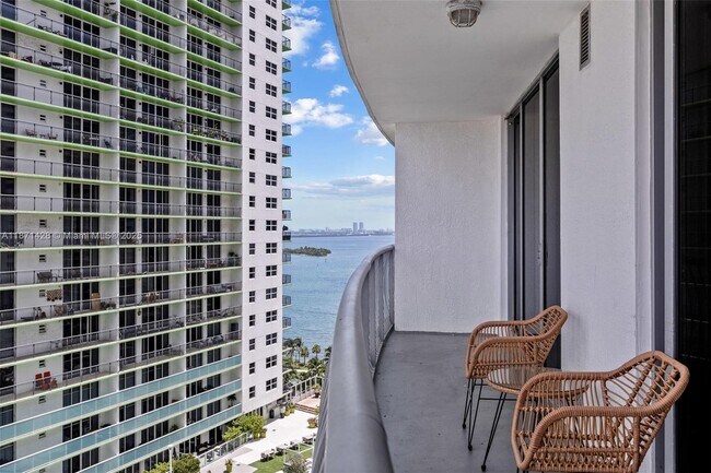 Building Photo - 1750 N Bayshore Dr