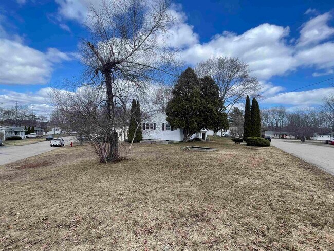 Building Photo - 10 Larry Ln