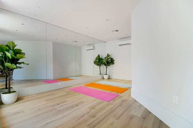 Building Photo - 1326 Ocean Ave