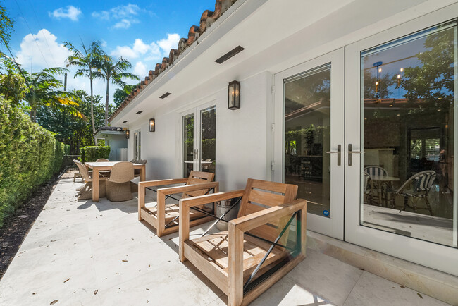 Building Photo - 6925 Tordera St