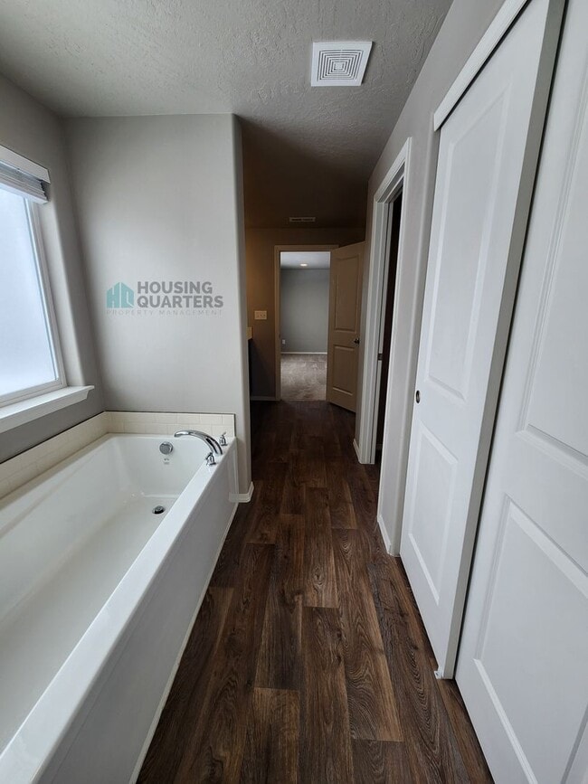 Building Photo - 209 S Lawson St