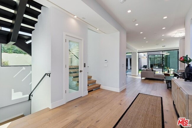 Building Photo - 489 S Willaman Dr