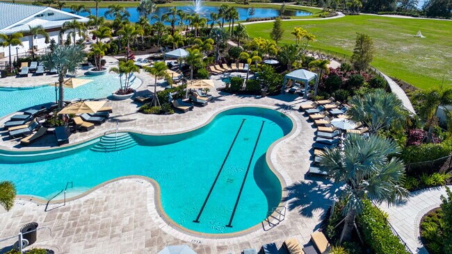 Building Photo - Spacious 5-Bed Retreat with Granite Elegance in Lakewood Ranch