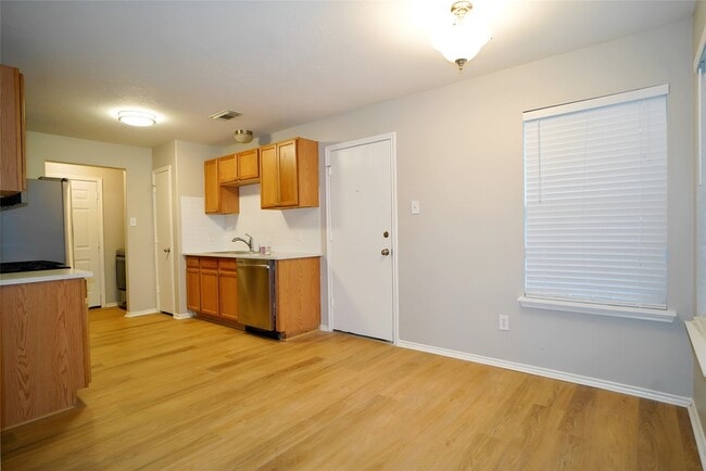 Building Photo - 9010 Grackle Run Ln