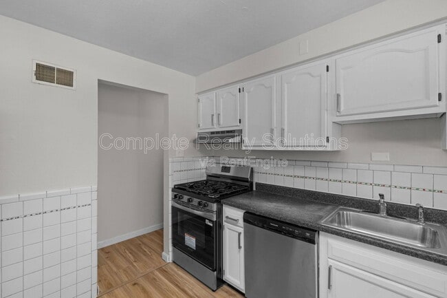 Building Photo - 9604 Colony Dr