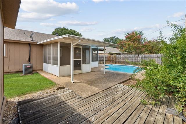 Building Photo - 6227 Springwood Dr