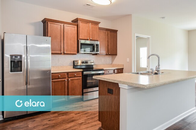 Building Photo - 215 Village Springs Dr