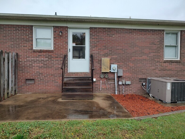 Building Photo - 1730A Flat Rock Rd