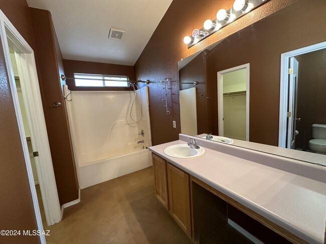 Building Photo - 8673 S Desert Dove Dr
