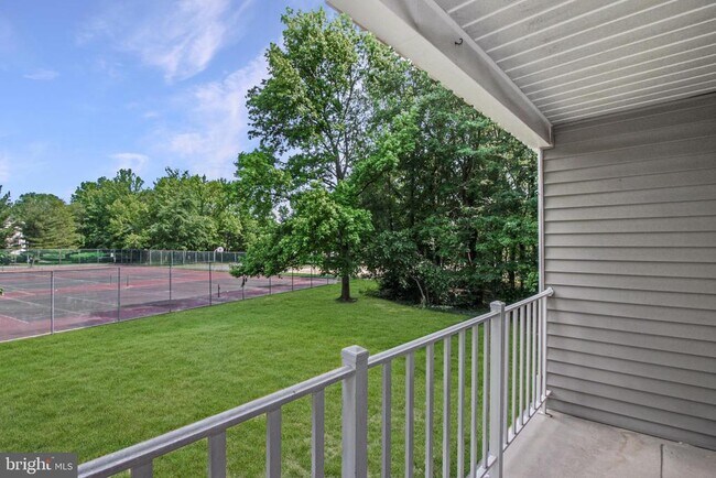 Building Photo - 2 Cheverny Ct