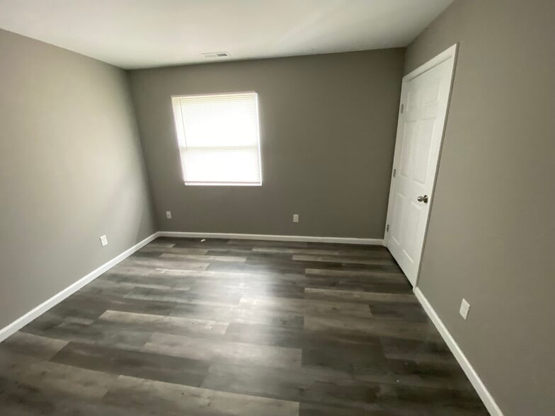 Building Photo - 113 Sandstone Ct