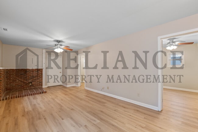 Building Photo - 209 N Topeka St