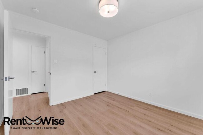Building Photo - 110 Cuesta Dr
