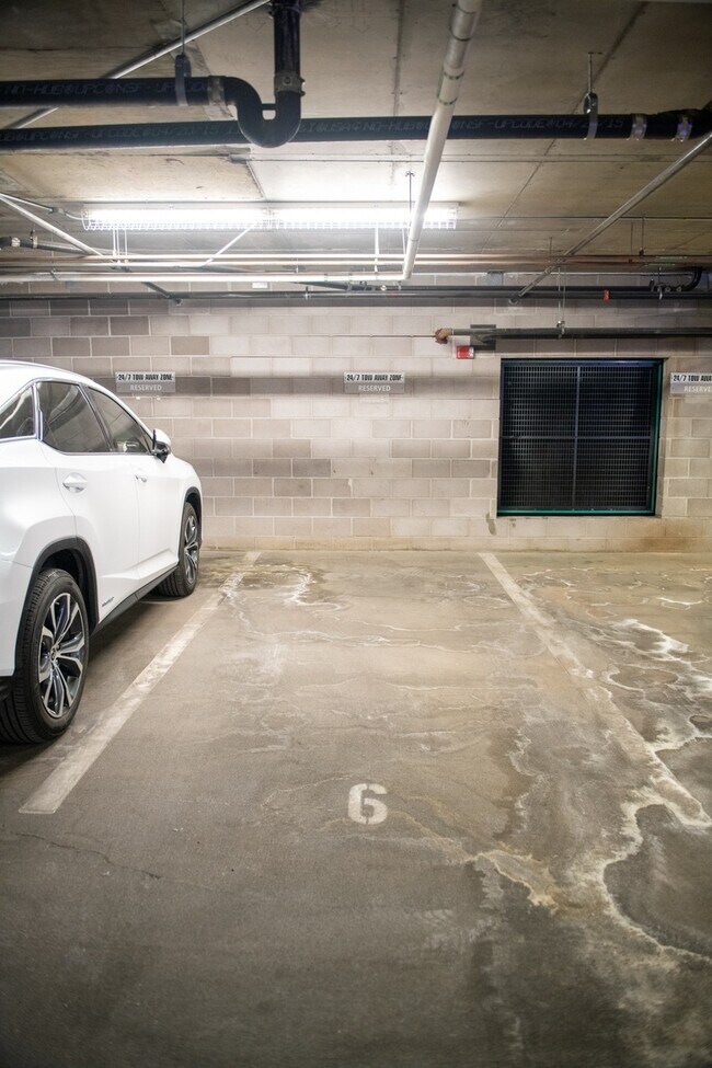 Building Photo - 1560 Blake St