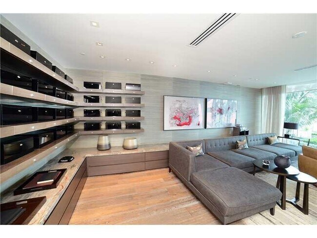Building Photo - 2711 S Ocean Dr