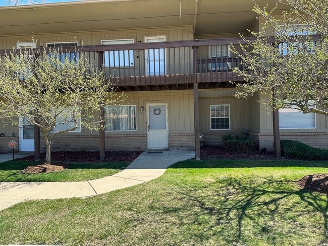 Primary Photo - Adorable Condo for Rent in Warren