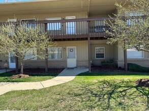 Building Photo - Adorable Condo for Rent in Warren