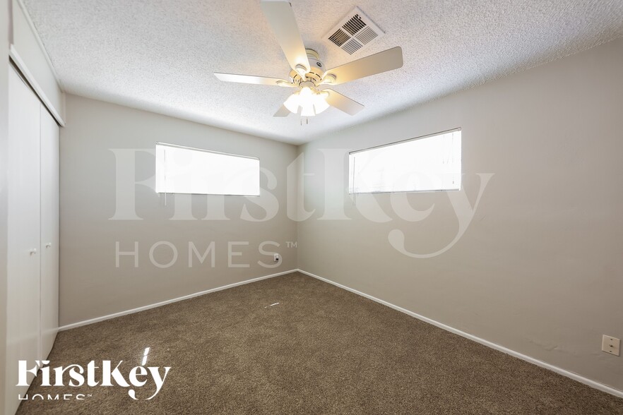 Building Photo - 2118 W Montebello Ave