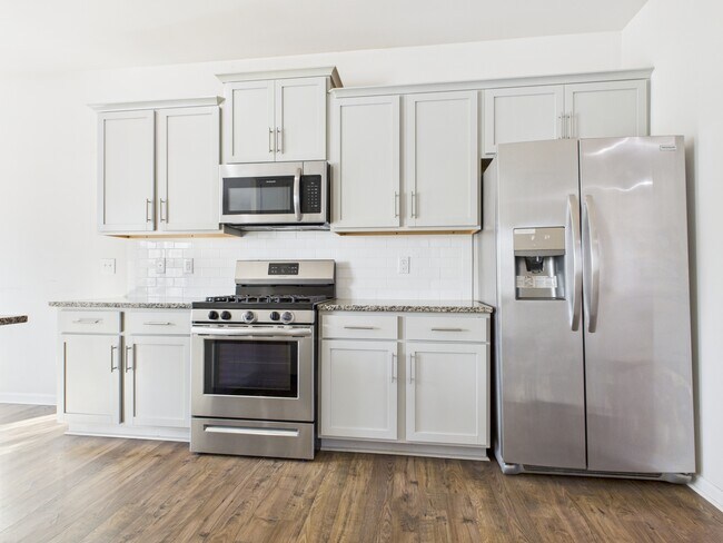 Building Photo - 2032 Highland Knoll Dr