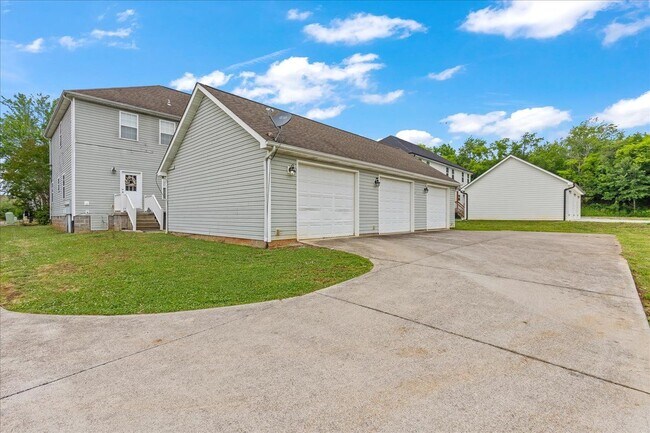 Building Photo - 410 Ashbury Cir