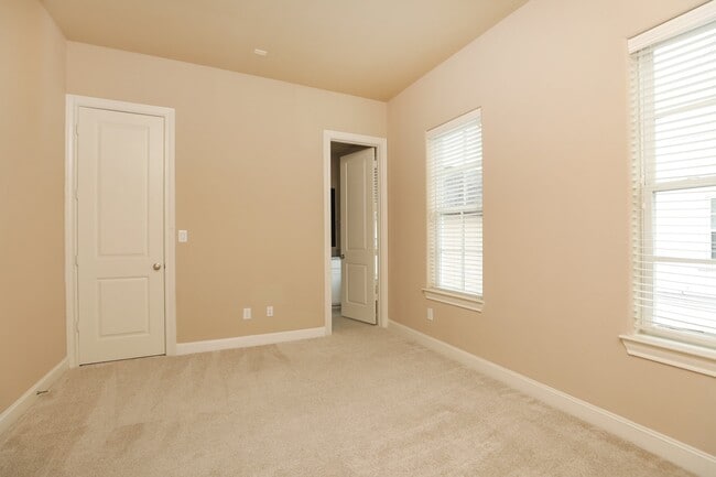 Building Photo - 1250 W 23rd St